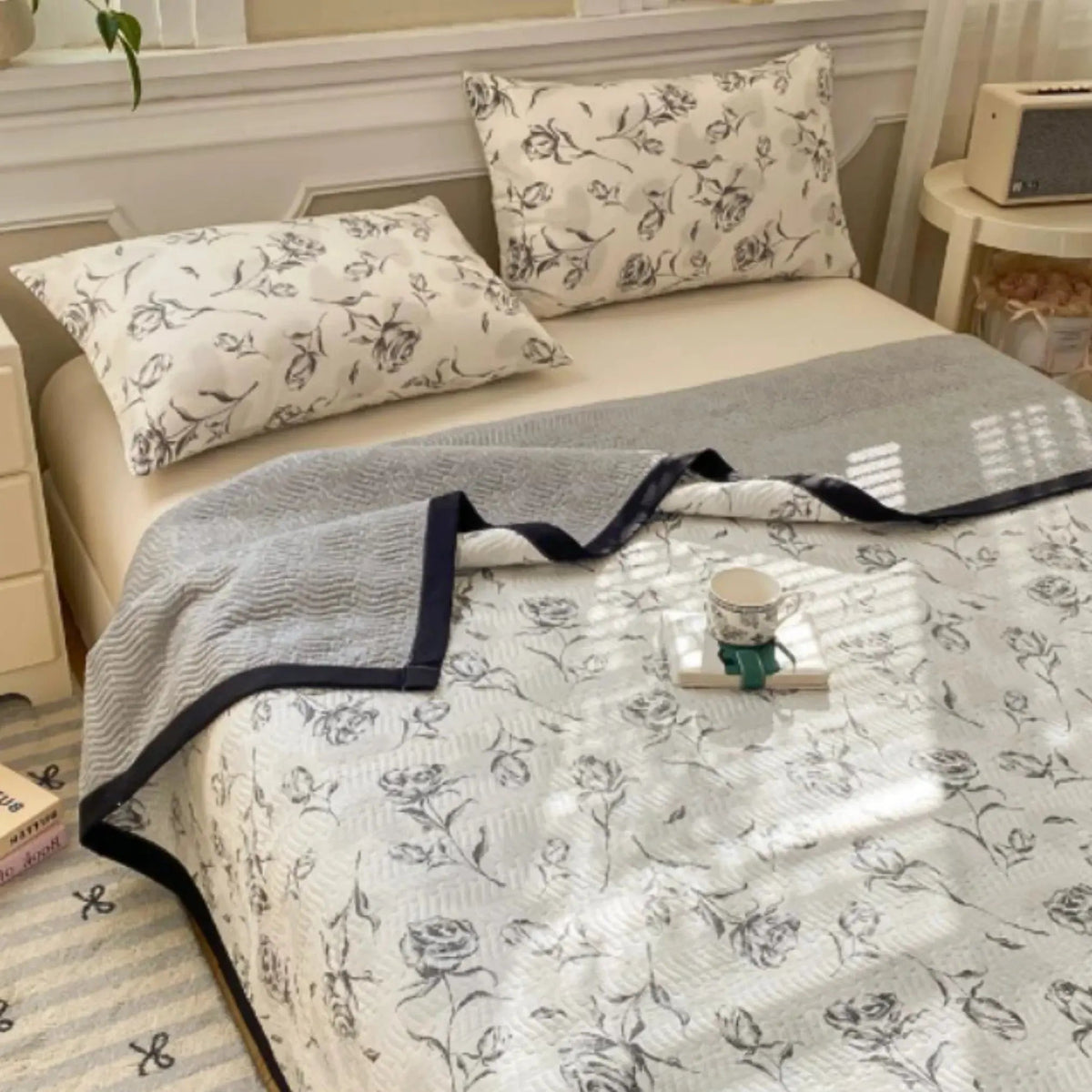 Floral Bedding Set with Microfiber Duvet Cover, Flat Sheet and Pillowcases for All Bed Sizes