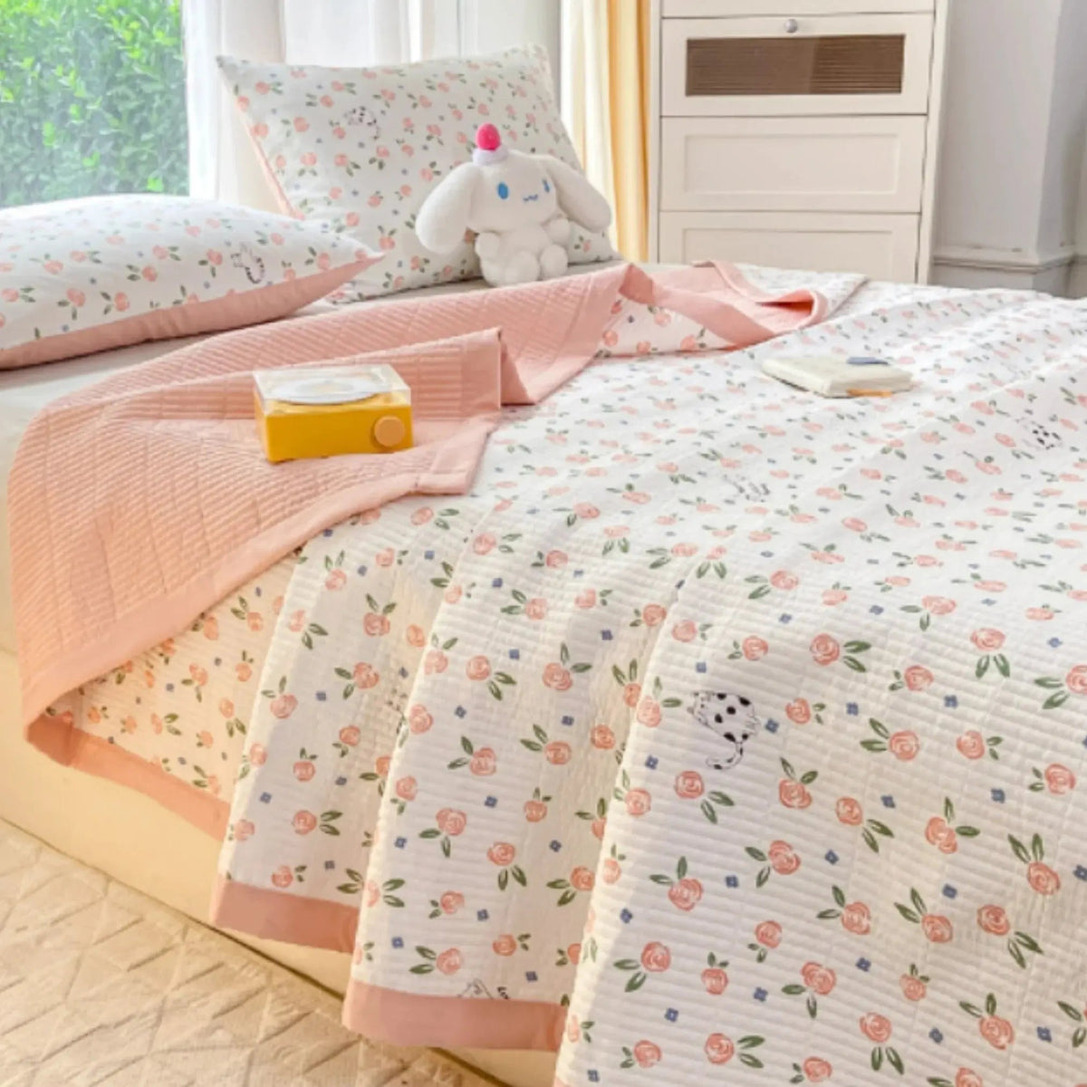 Floral Bedding Set with Microfiber Duvet Cover, Flat Sheet and Pillowcases for All Bed Sizes