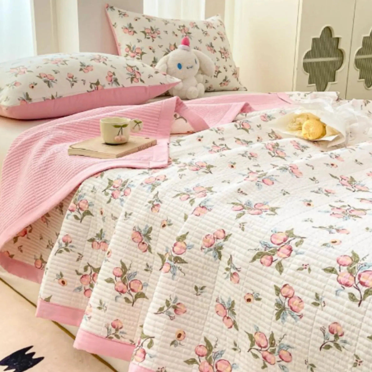 Floral Bedding Set with Microfiber Duvet Cover, Flat Sheet and Pillowcases for All Bed Sizes