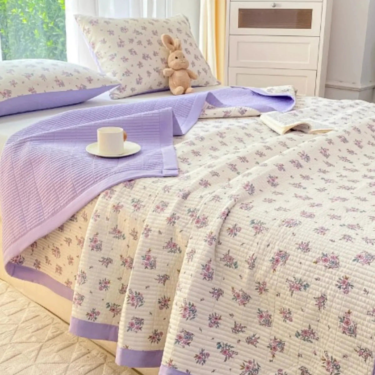 Floral Bedding Set with Microfiber Duvet Cover, Flat Sheet and Pillowcases for All Bed Sizes