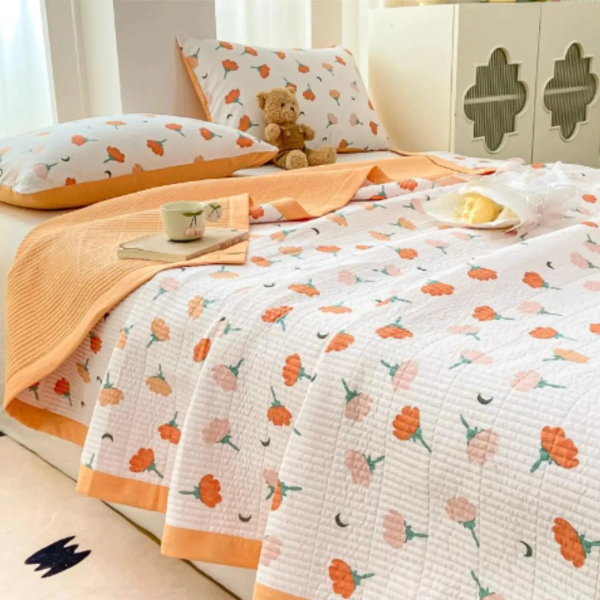 Floral Bedding Set with Microfiber Duvet Cover, Flat Sheet and Pillowcases for All Bed Sizes