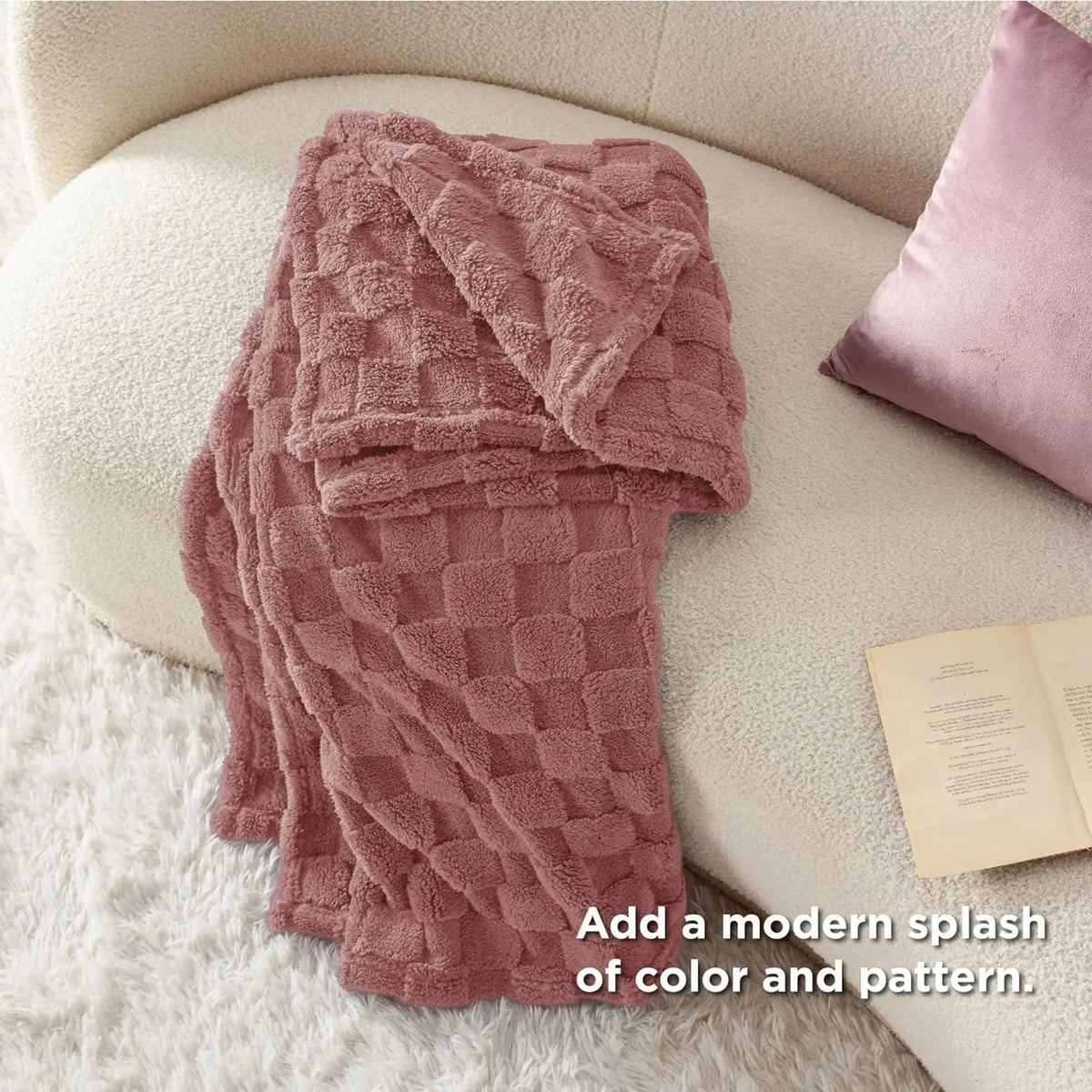 Checkered Throw Blanket with Soft Fleece Texture for Couch, Bedroom and Home Décor