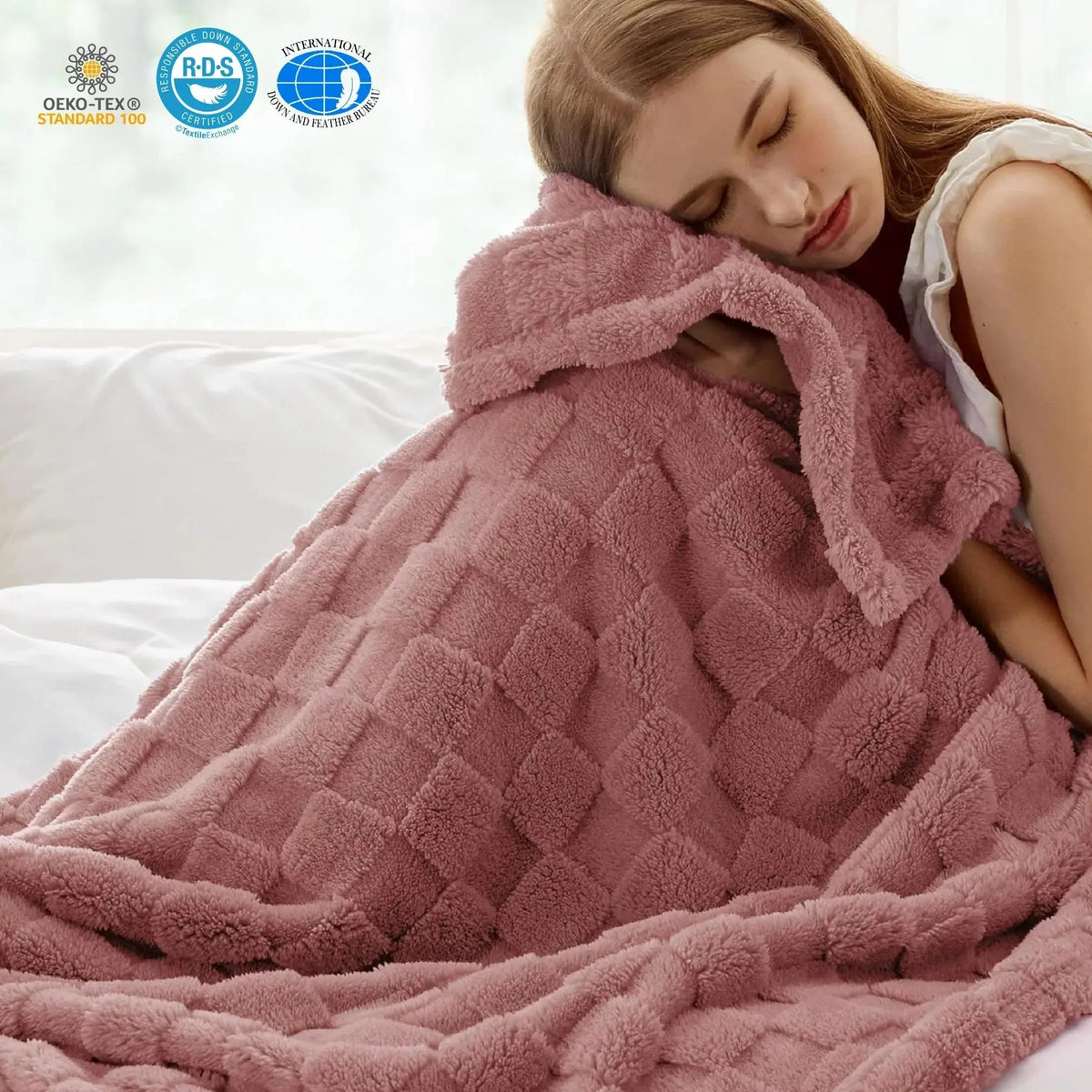 Checkered Throw Blanket with Soft Fleece Texture for Couch, Bedroom and Home Décor