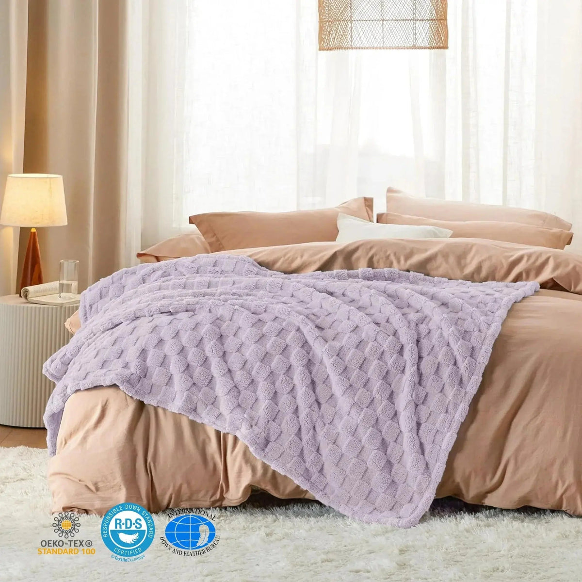 Checkered Throw Blanket with Soft Fleece Texture for Couch, Bedroom and Home Décor