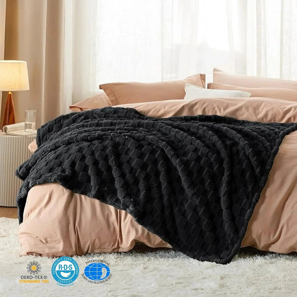 Checkered Throw Blanket with Soft Fleece Texture for Couch, Bedroom and Home Décor