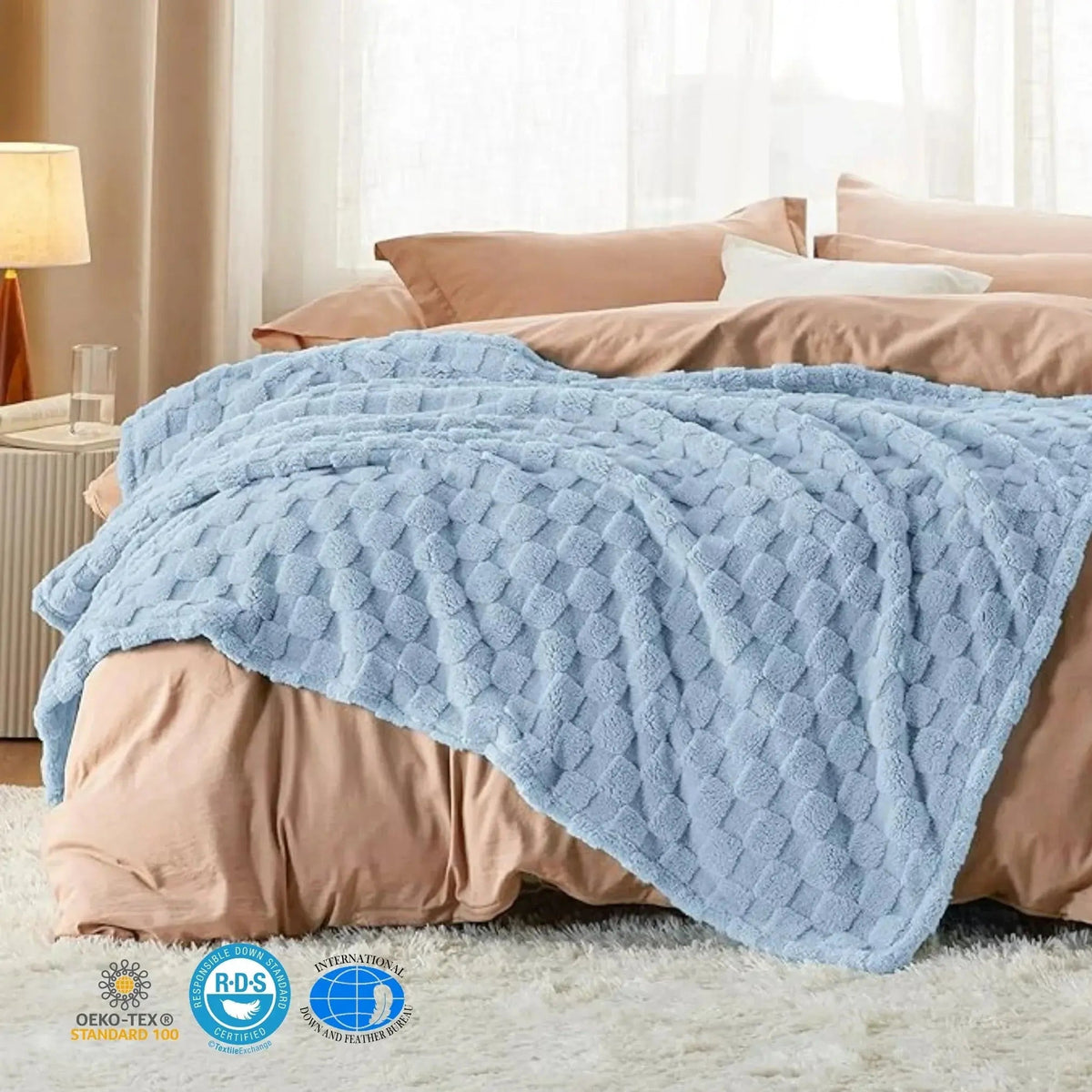 Checkered Throw Blanket with Soft Fleece Texture for Couch, Bedroom and Home Décor