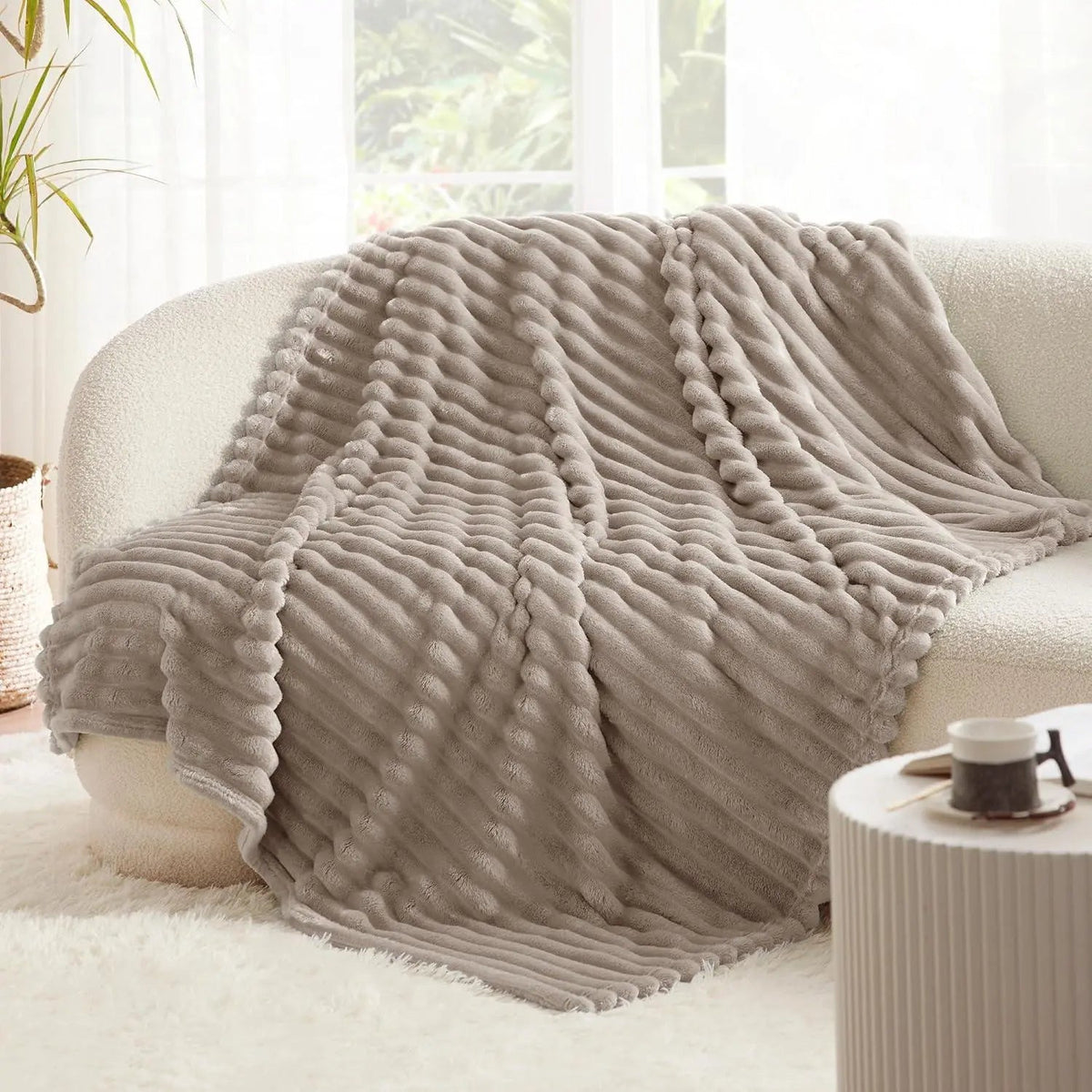 Luxury Soft Faux Rabbit Fur Throw Blanket, Fluffy and Warm Ideal for Spring and Autumn, Plaid Design