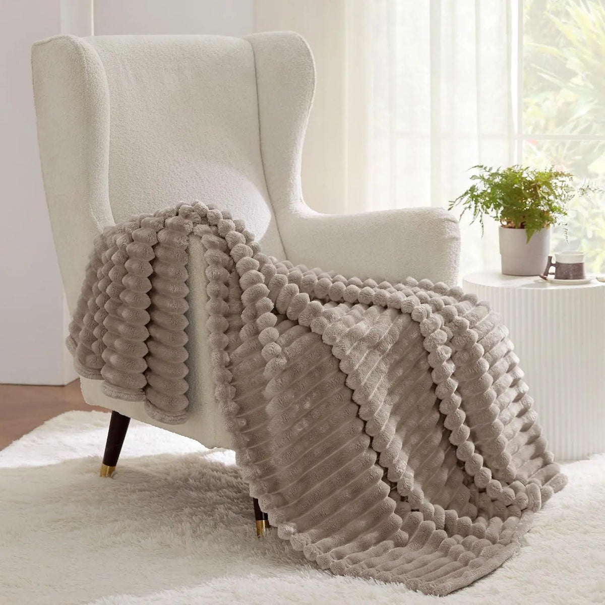 Luxury Soft Faux Rabbit Fur Throw Blanket, Fluffy and Warm Ideal for Spring and Autumn, Plaid Design