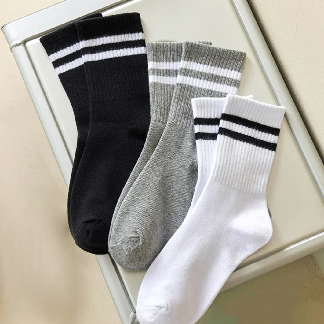 Womens Crew Socks with Cushioned Cotton and Vintage Striped Design for Sports and Everyday Wear