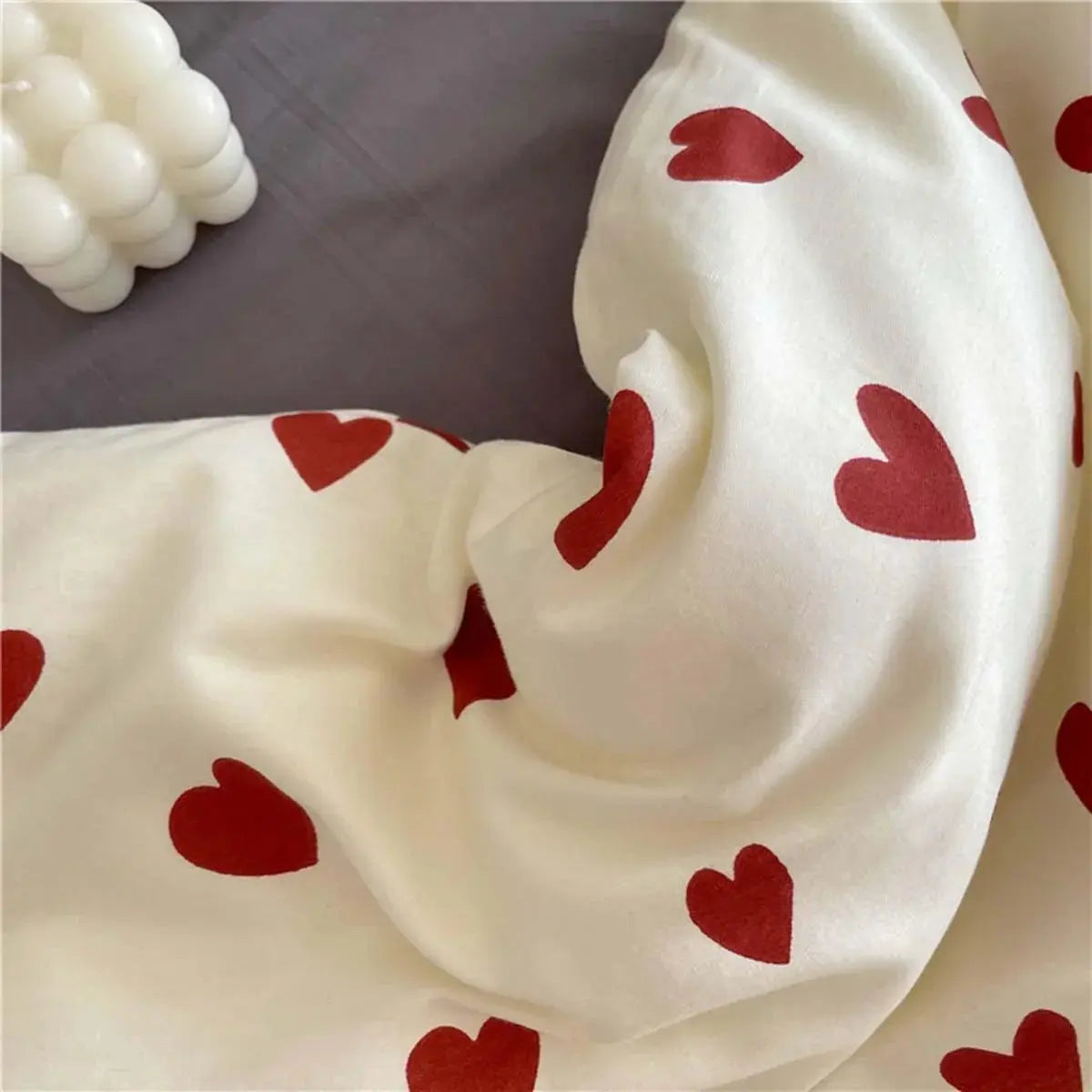Korean Style Love Heart Bedding Set with Duvet Cover Flat Sheet and Pillowcases for Everyday Comfort