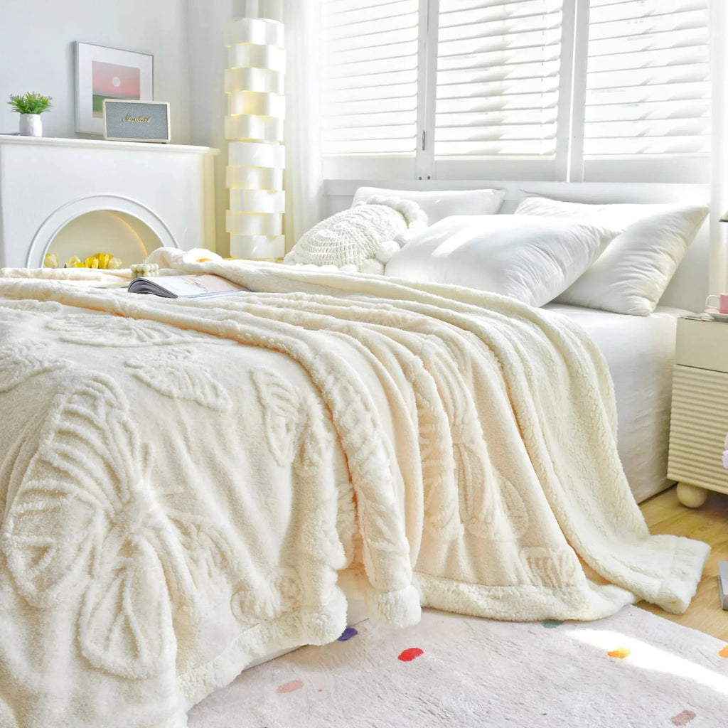 Coral Fleece Flannel Blanket in Solid Color with Lightweight Warmth for Winter Home and Office Use