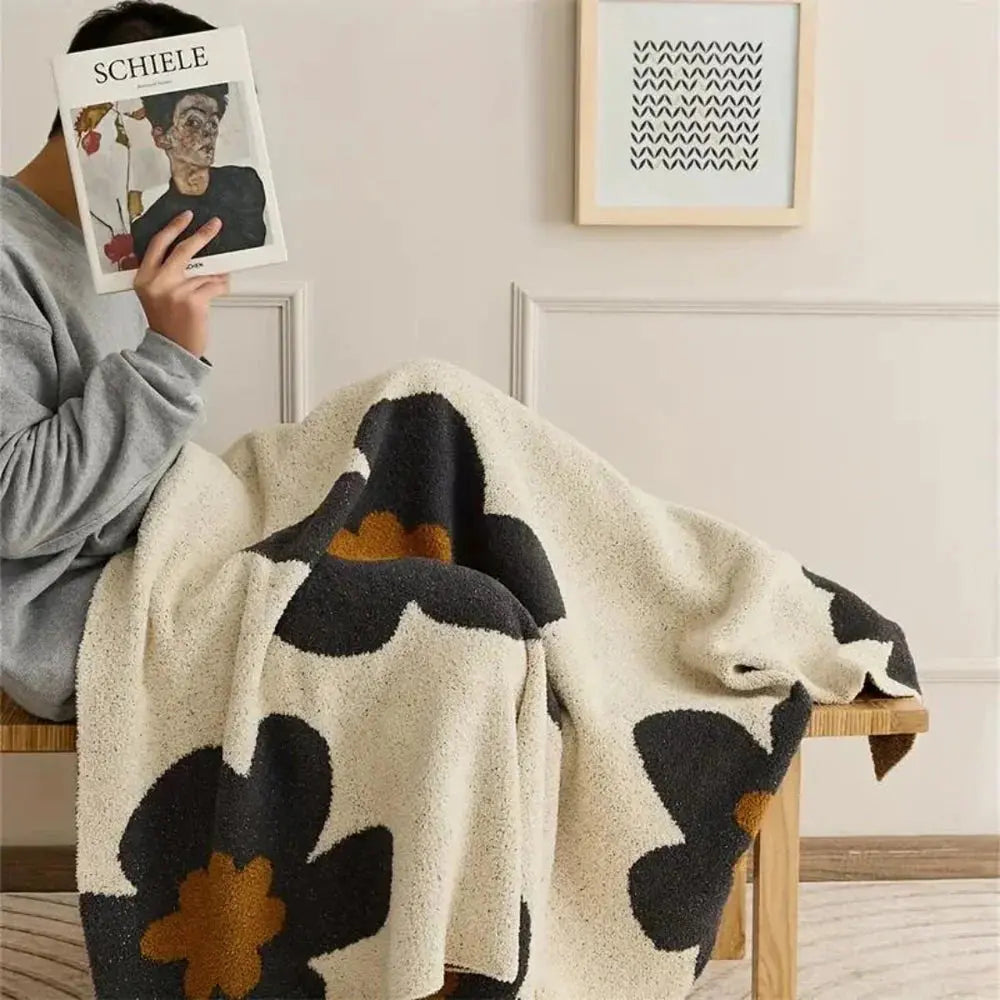 Soft Sunflower Printed Fleece Throw Blanket with Lightweight Warmth for Bed, Sofa, and All-Season Comfort