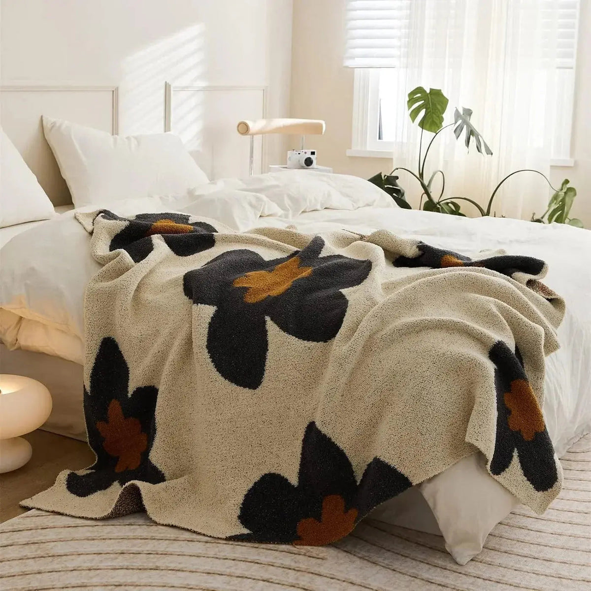 Soft Sunflower Printed Fleece Throw Blanket with Lightweight Warmth for Bed, Sofa, and All-Season Comfort