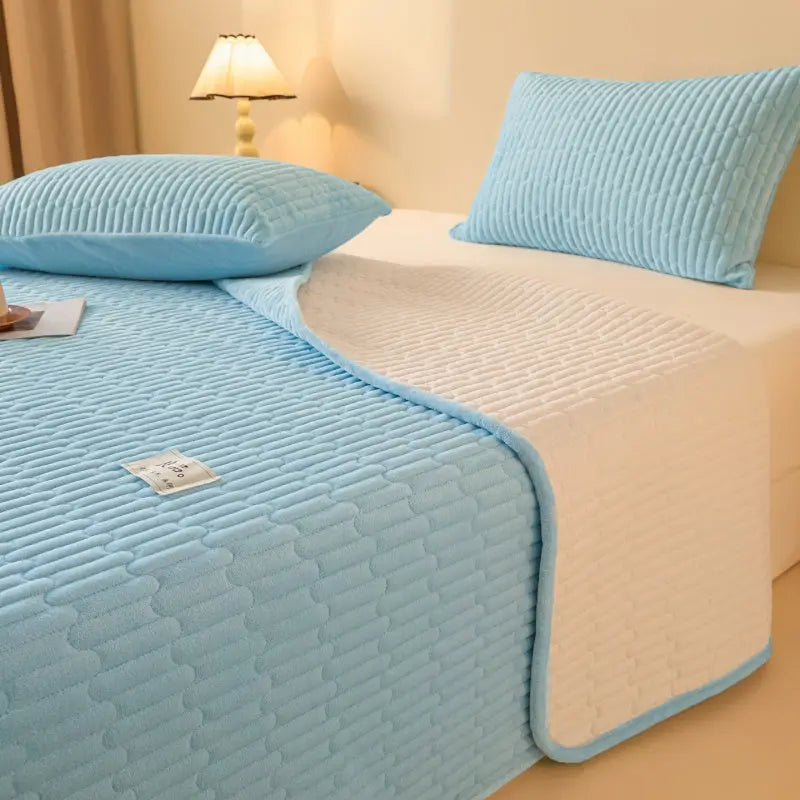 Quilt Set Lightweight Square Stitch Coverlet with Shams for All Season Use