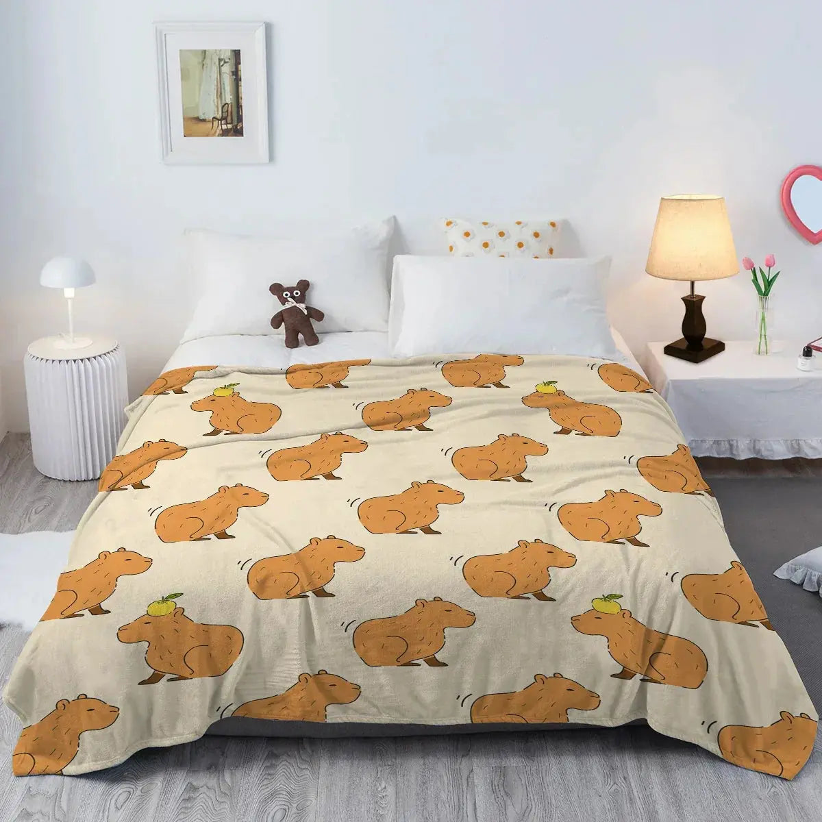Capybara Print Plush Flannel Blanket with Soft Lightweight Feel for Home Comfort