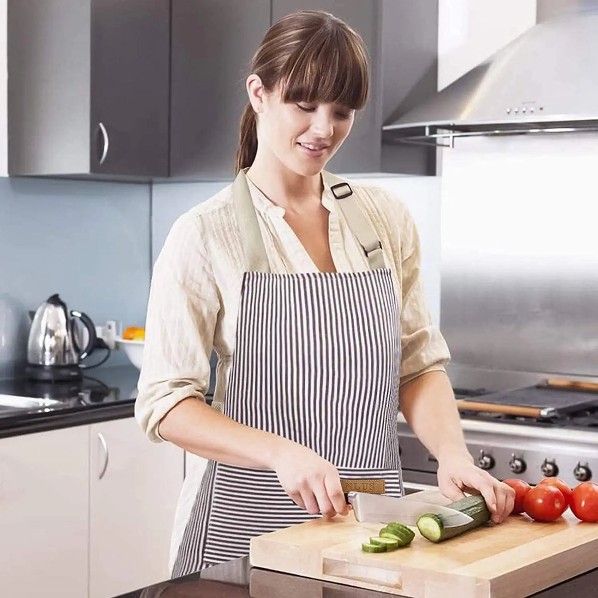 2 Pcs Striped Kitchen Cooking Apron Adjustable Neck Bib Apron with Two Pockets for Chef Baking Restaurant Work