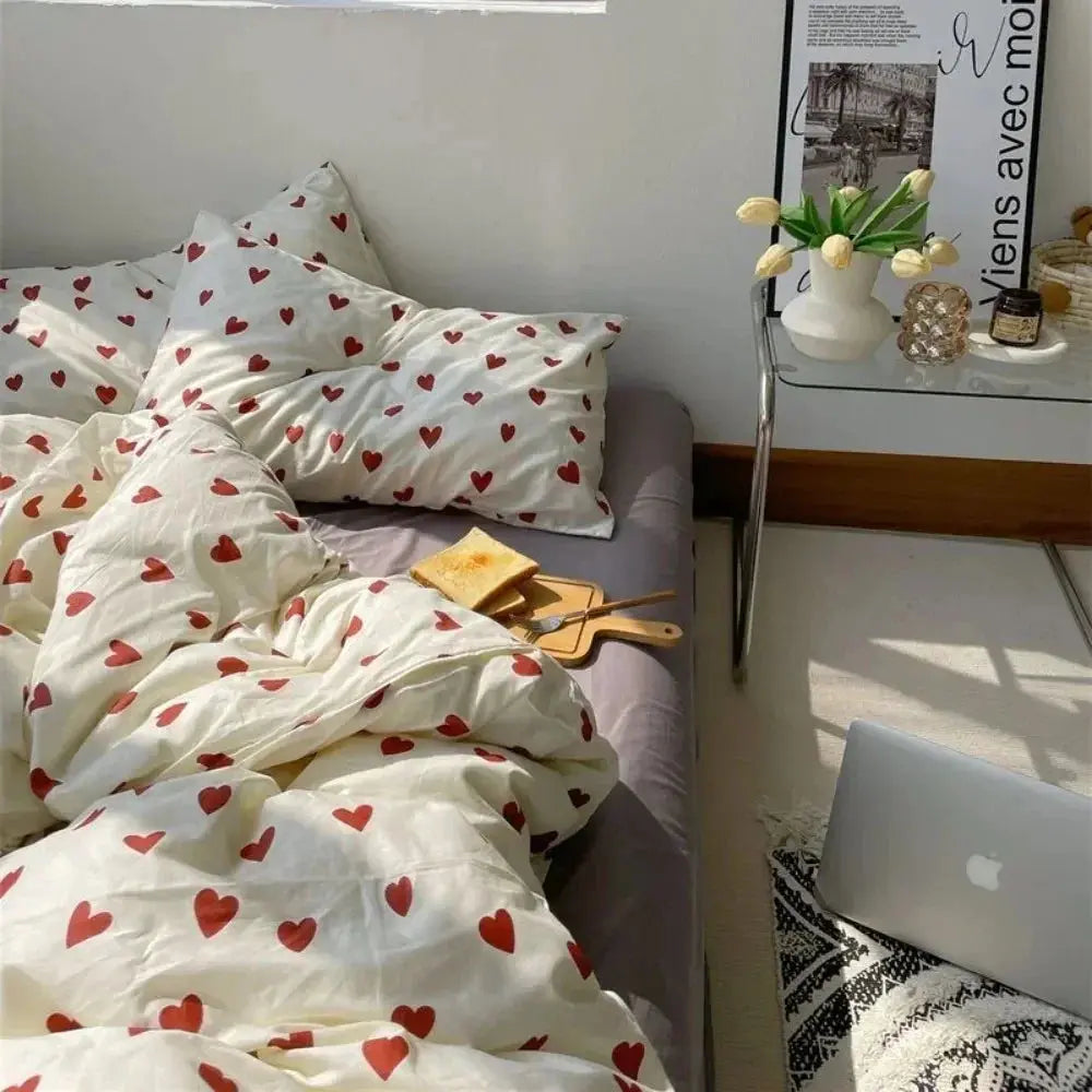 Korean Style Love Heart Bedding Set with Duvet Cover Flat Sheet and Pillowcases for Everyday Comfort