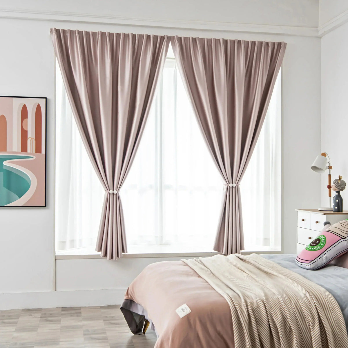 Eco-Friendly Polyester Full Blackout Velcro Sun Shield Curtain with UPF100 Protection for Light Control and Seasonal Use