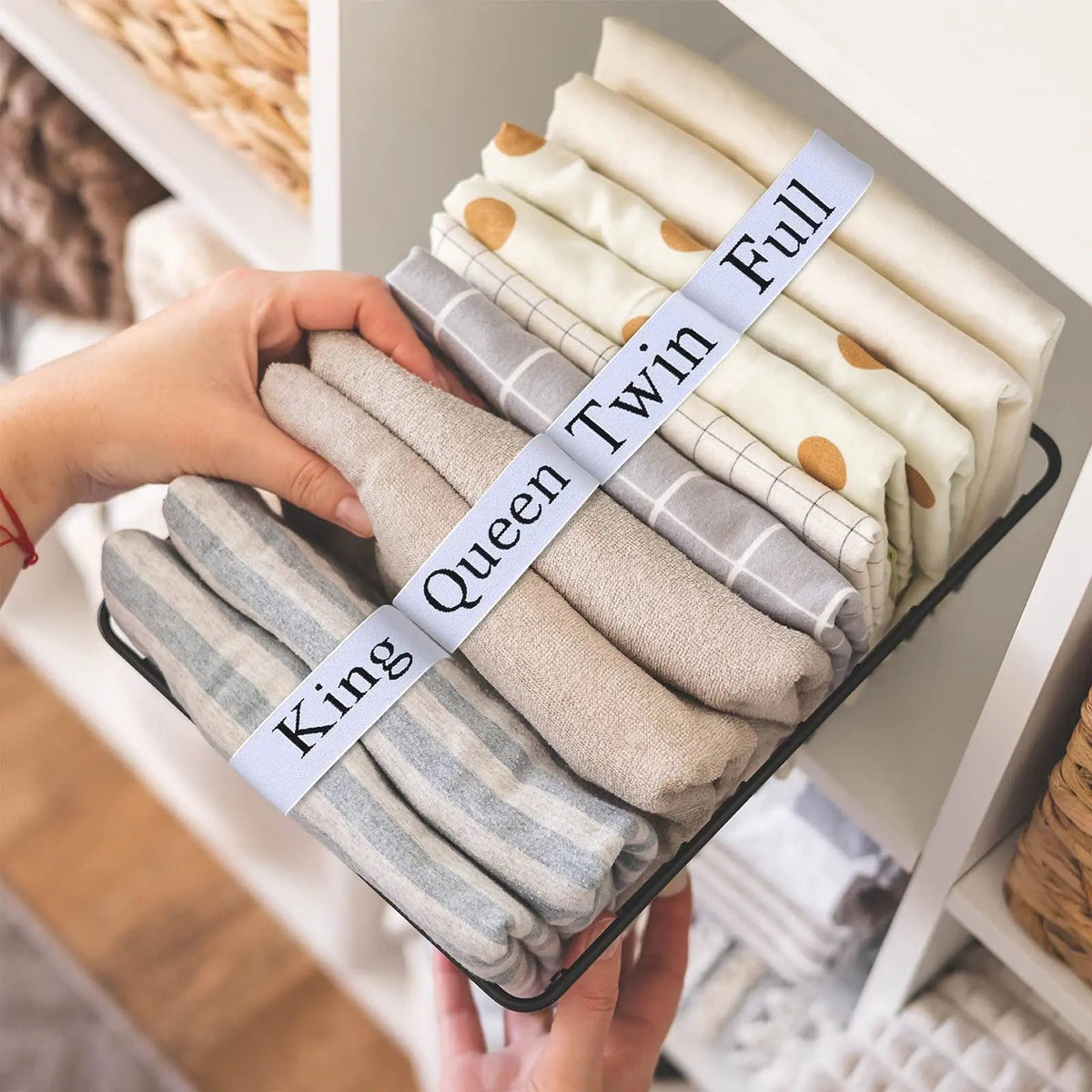 Elastic Bed Sheet Organizer Bands with Size Labels for Linen Closet Storage