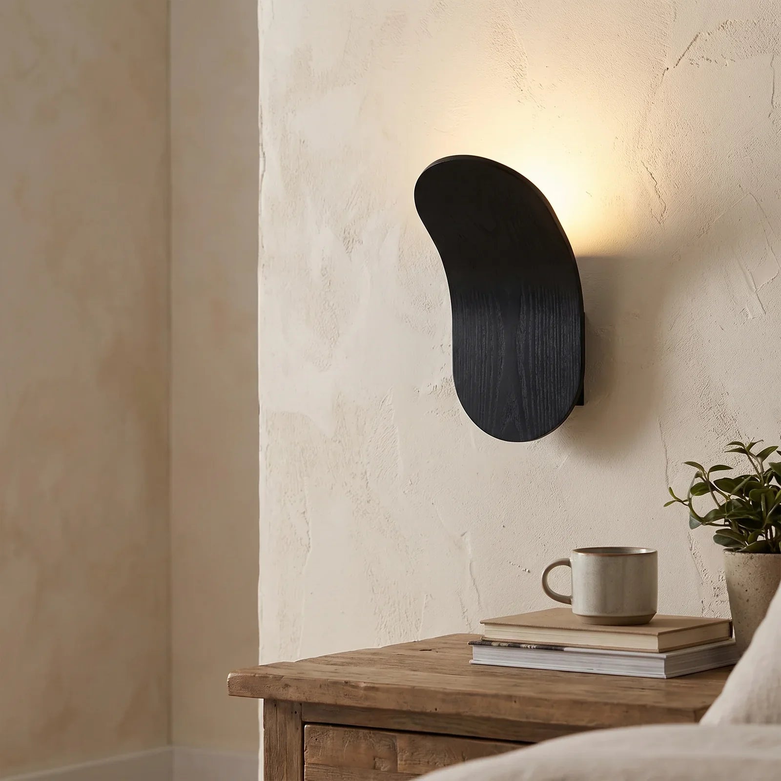 Sleek Modern Nordic Wall Lamp
