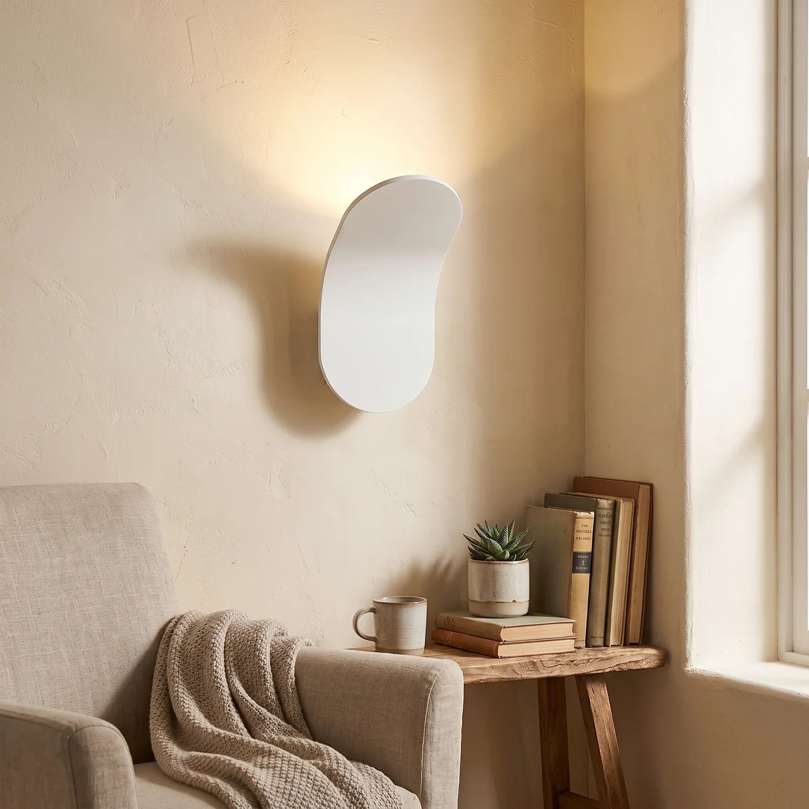 Sleek Modern Nordic Wall Lamp