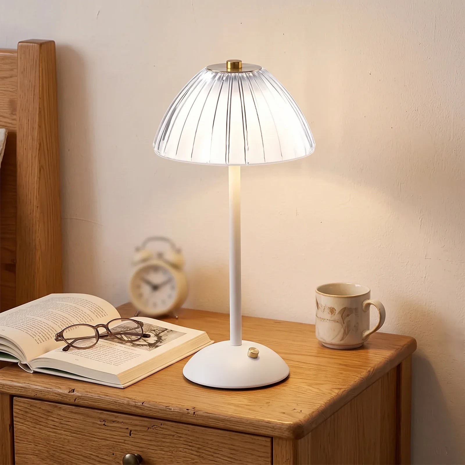 Golden Touch Table Lamp – Stylish, Touch-Activated Lighting for Any Space