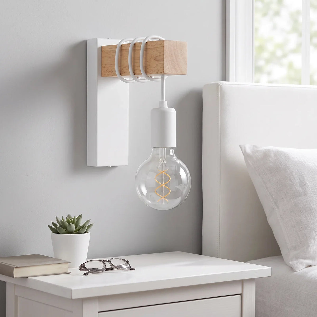 Sleek Modern Industrial Wall Sconce for Contemporary Home Lighting