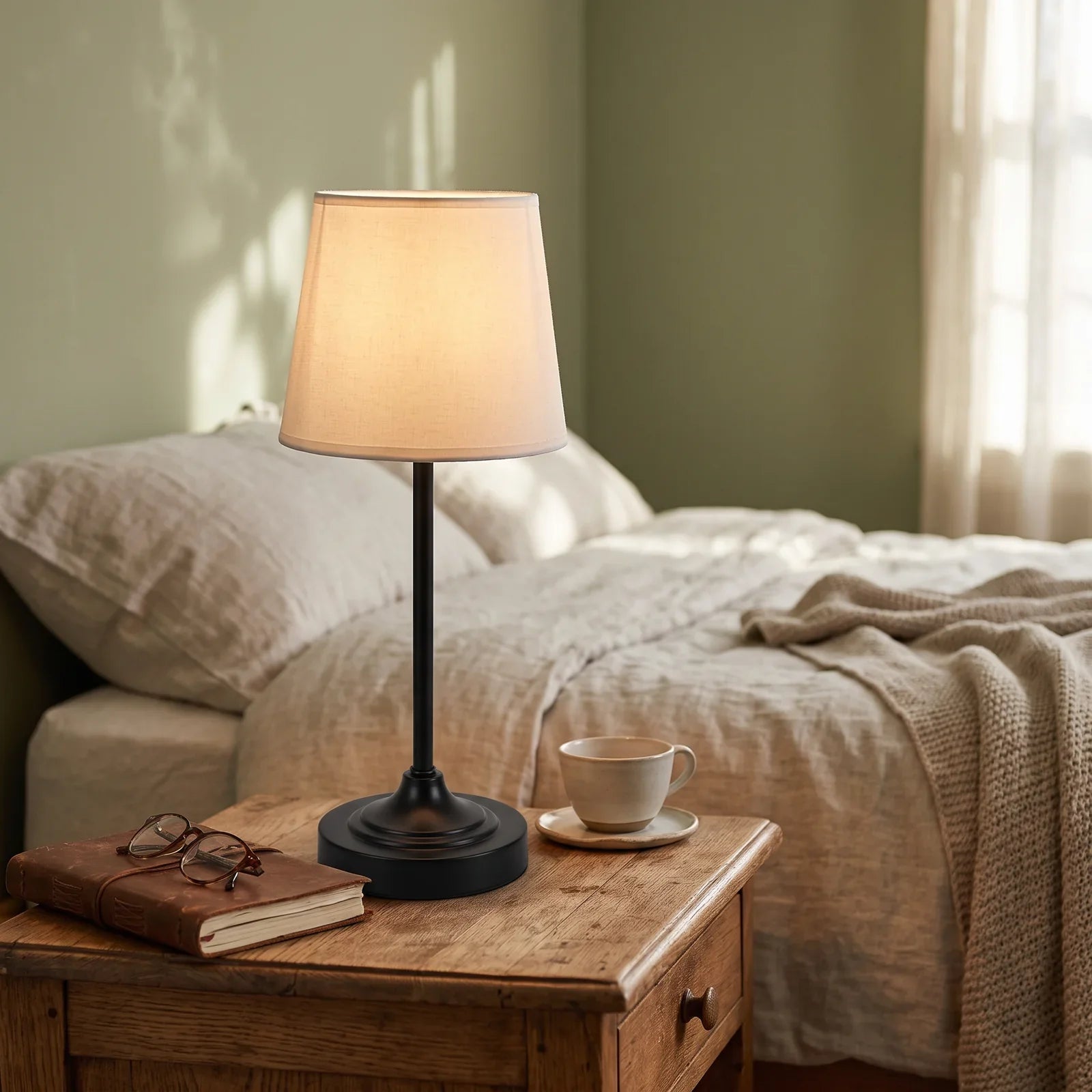 Dimmable Battery-Powered Table Lamp