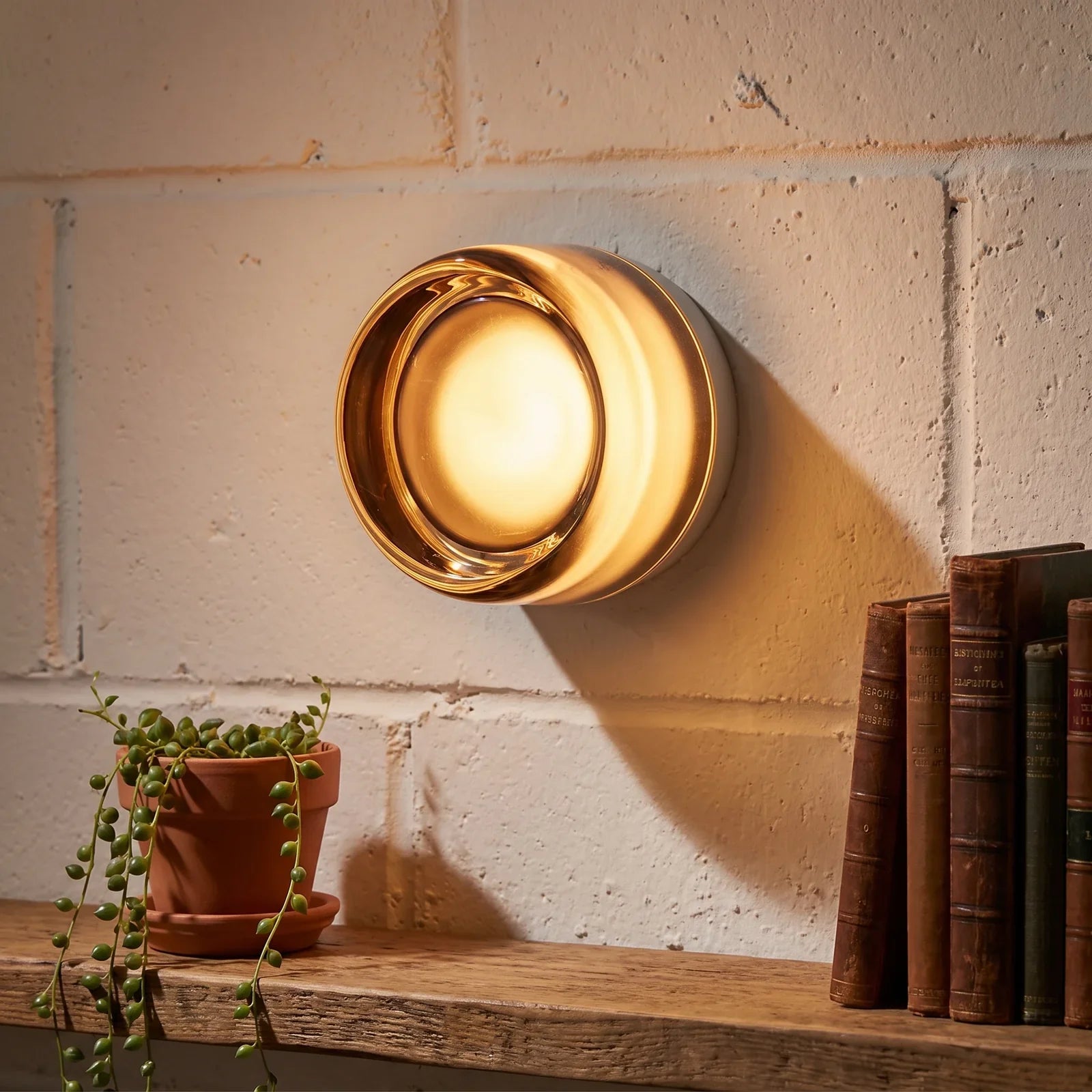 Solaria Wall Lamp - Sleek, Elegant Modern Sconce