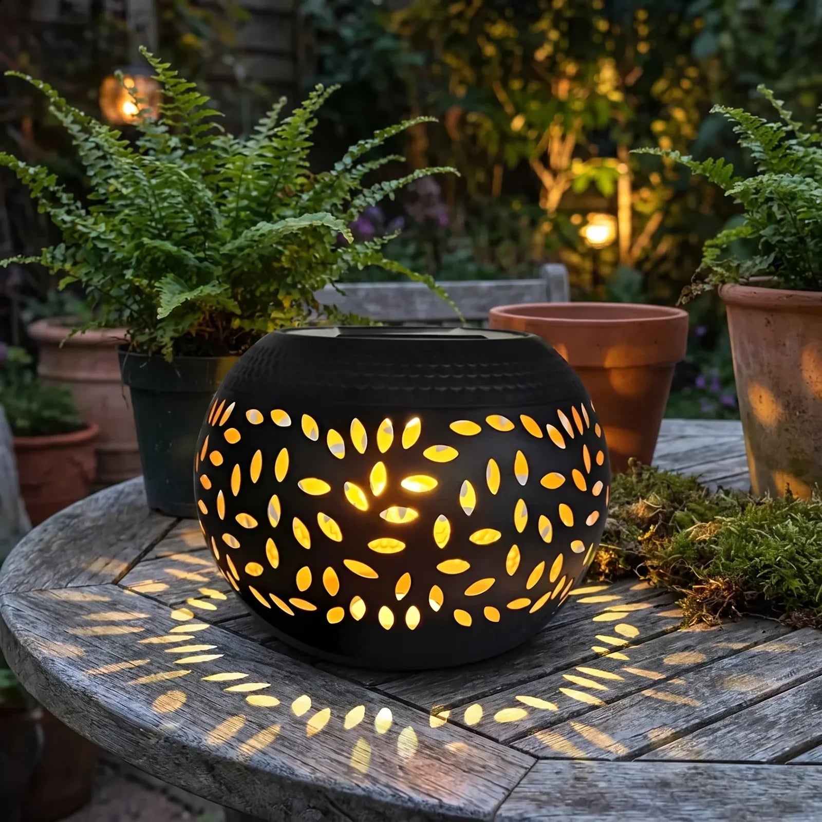 Lumopattern Solar Garden Light - Bright Outdoor Solar-Powered Lamp