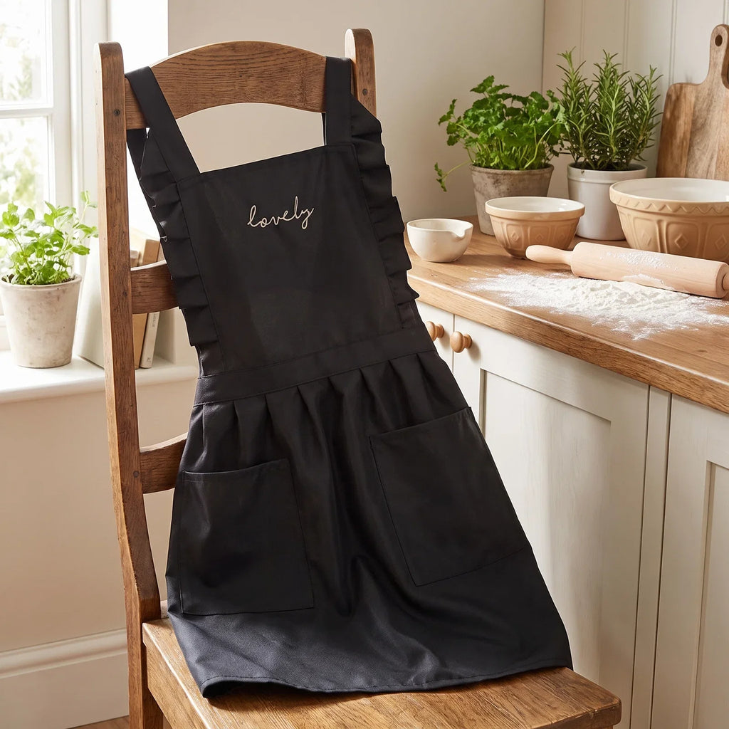 FloraBelle Waterproof Floral Apron – Stylish, Spill-Proof Kitchen Shield