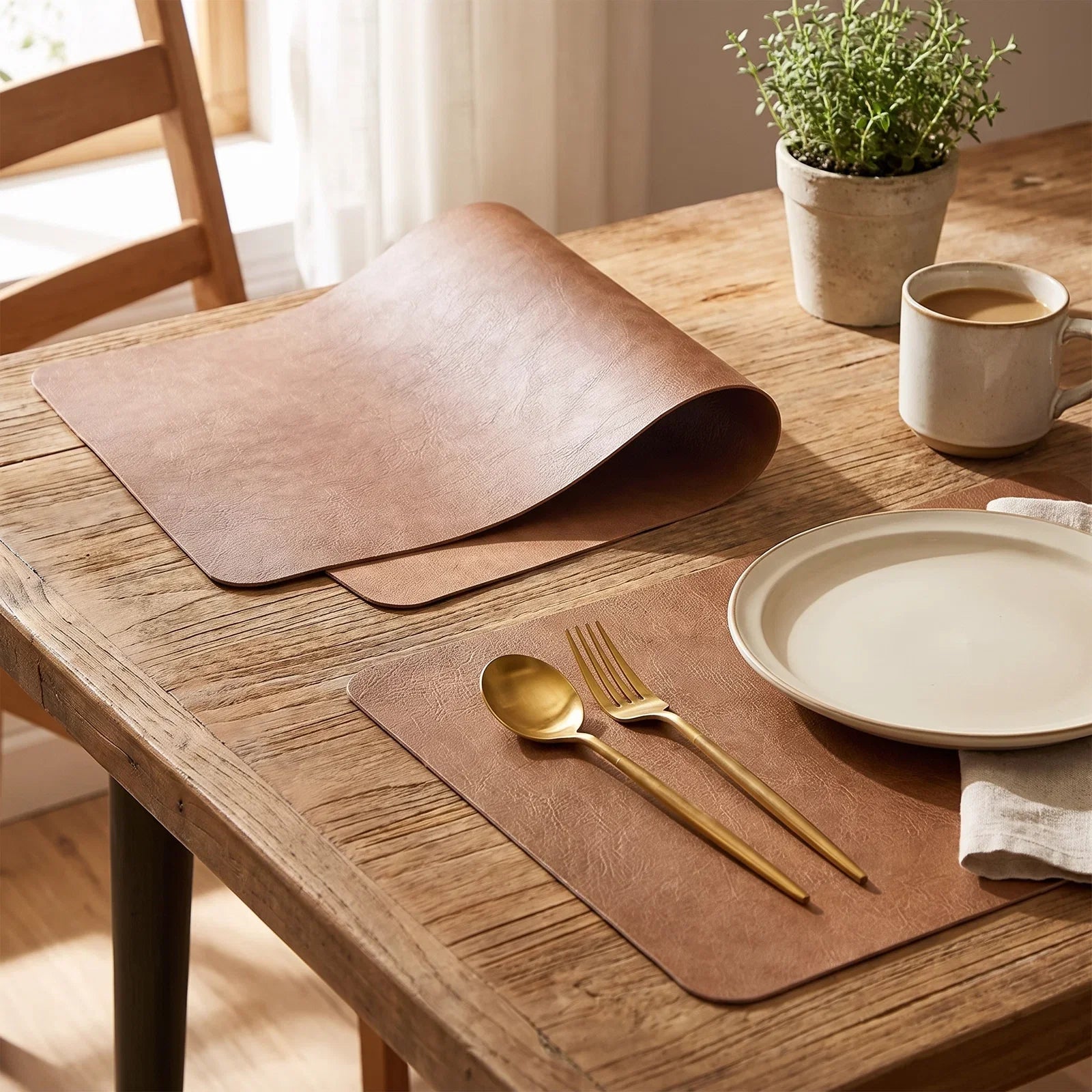 DuoMat Faux Leather Placemats – Chic, Durable Dining Mats
