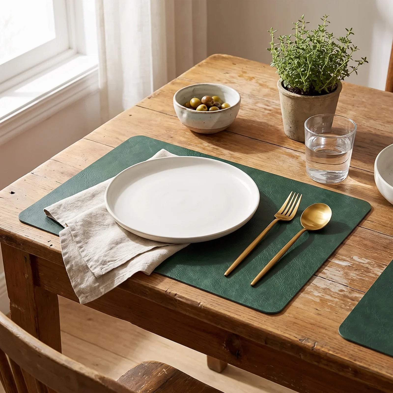 DuoMat Faux Leather Placemats – Chic, Durable Dining Mats