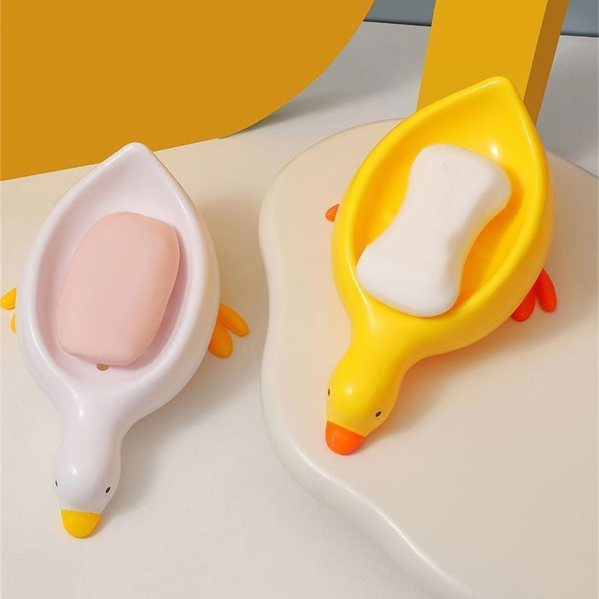 White Duck-Shaped Draining Soap Holder Made of Plastic, Non-Slip Design for Kitchen and Bathroom Countertops