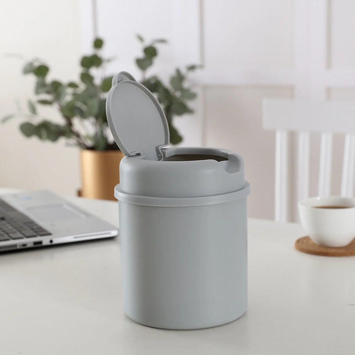 Mini Desktop Trash Bin with Lid for Desk Workspace