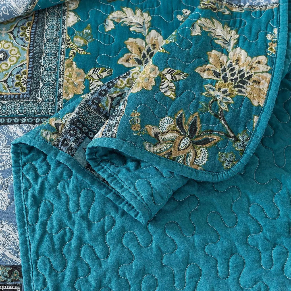 Blue White Floral Patchwork Quilt Set Lightweight Reversible Bedspread with Pillow Cases (Included 1 Bedspread & 2 Pillow Cases)