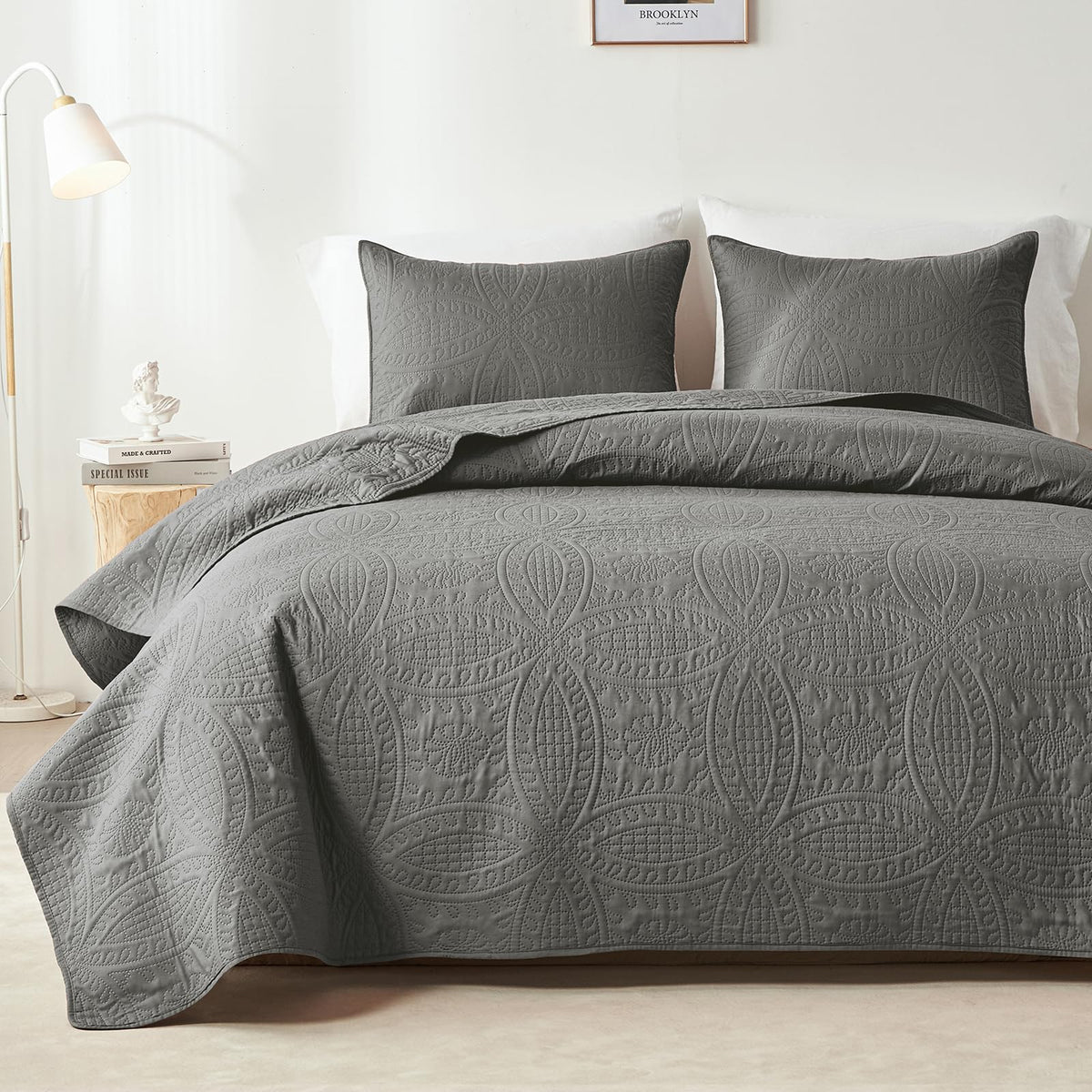 Blue Queen Quilt Set with Coin Pattern Lightweight Coverlet for All Season Bedroom Use Bedding Set