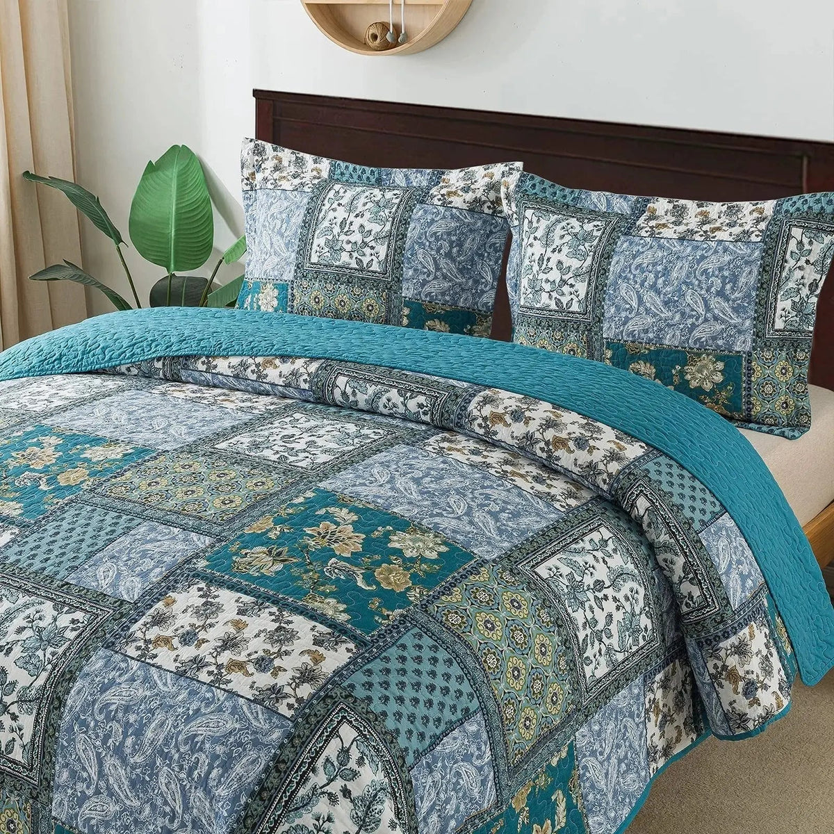 Blue White Floral Patchwork Quilt Set Lightweight Reversible Bedspread with Pillow Cases (Included 1 Bedspread & 2 Pillow Cases)