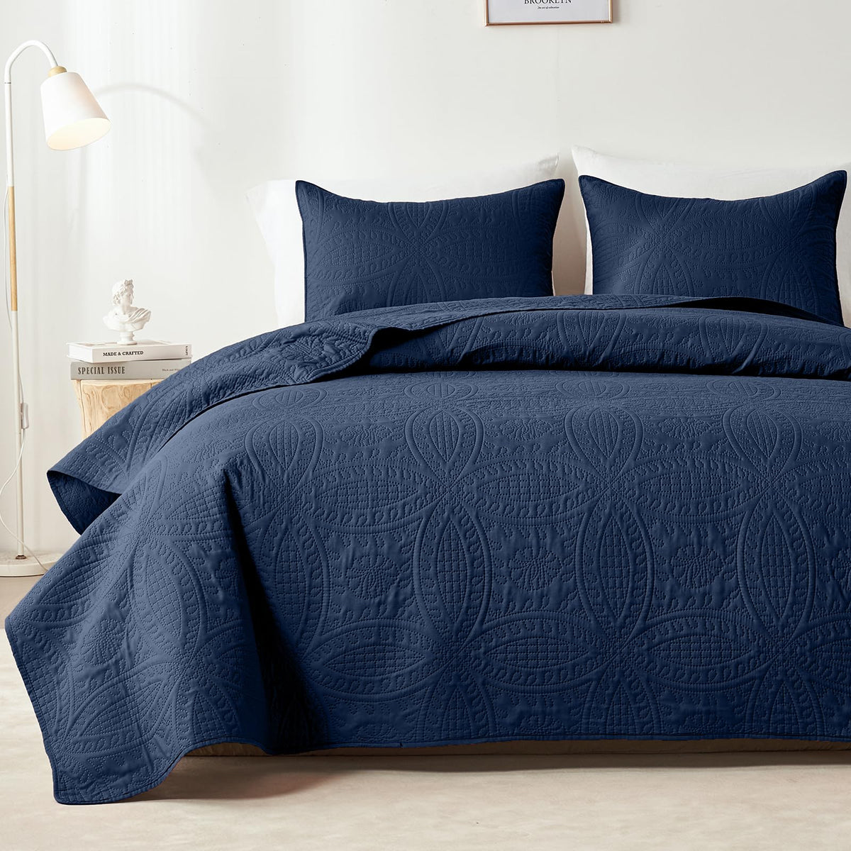 Blue Queen Quilt Set with Coin Pattern Lightweight Coverlet for All Season Bedroom Use Bedding Set