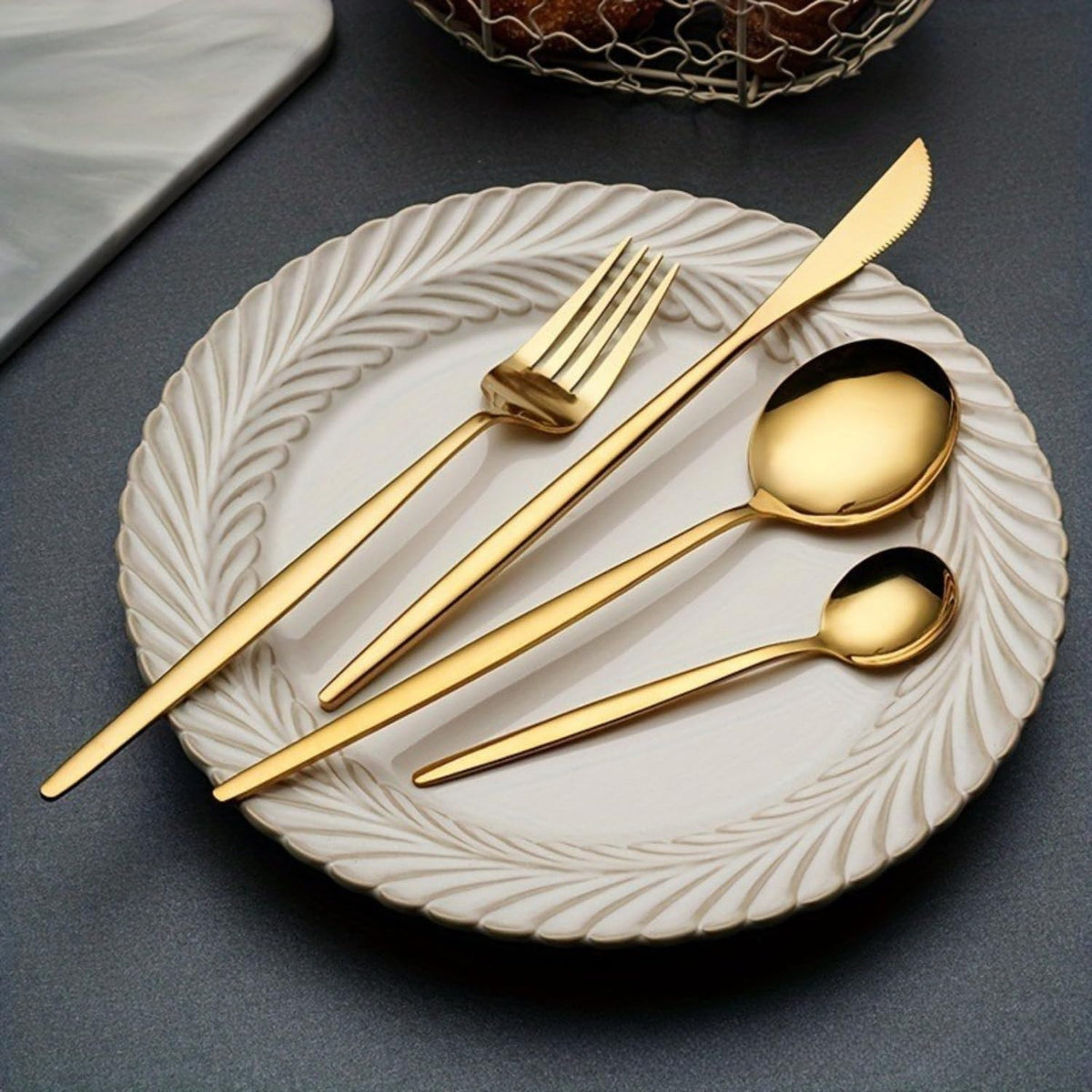 16 Piece Matte Cutlery Set 304 Stainless Steel Knife Fork Spoon Set for Kitchen Dining and Table Use