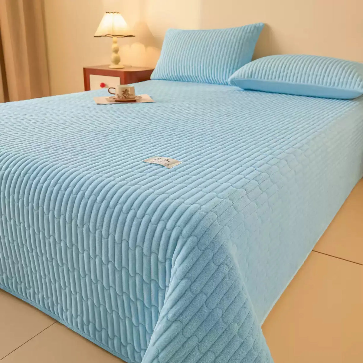 Quilt Set Lightweight Square Stitch Coverlet with Shams for All Season Use