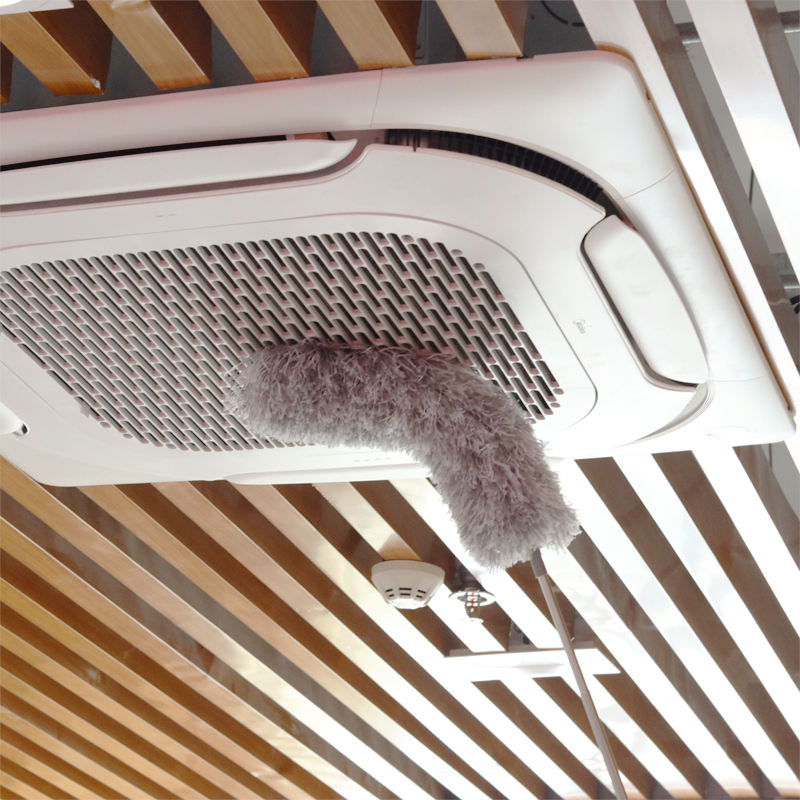 Retractable Microfiber Duster with Extension Rod, Washable and Reusable Ceiling Cleaning Tool for Fans, Furniture, Blinds, and Car Interiors