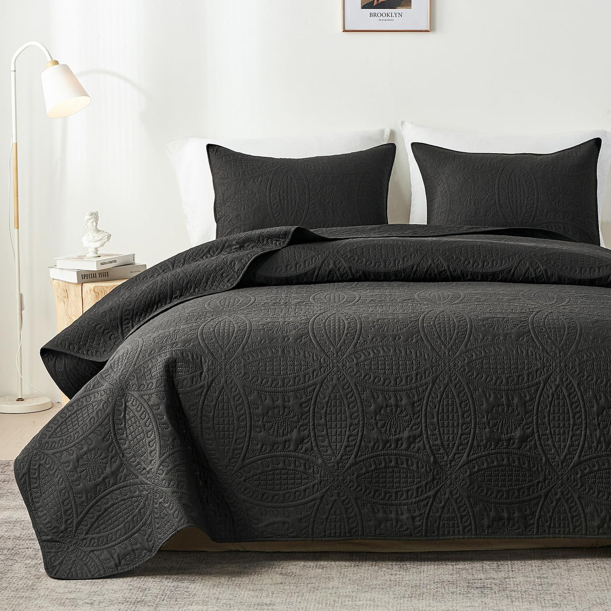 Blue Queen Quilt Set with Coin Pattern Lightweight Coverlet for All Season Bedroom Use Bedding Set