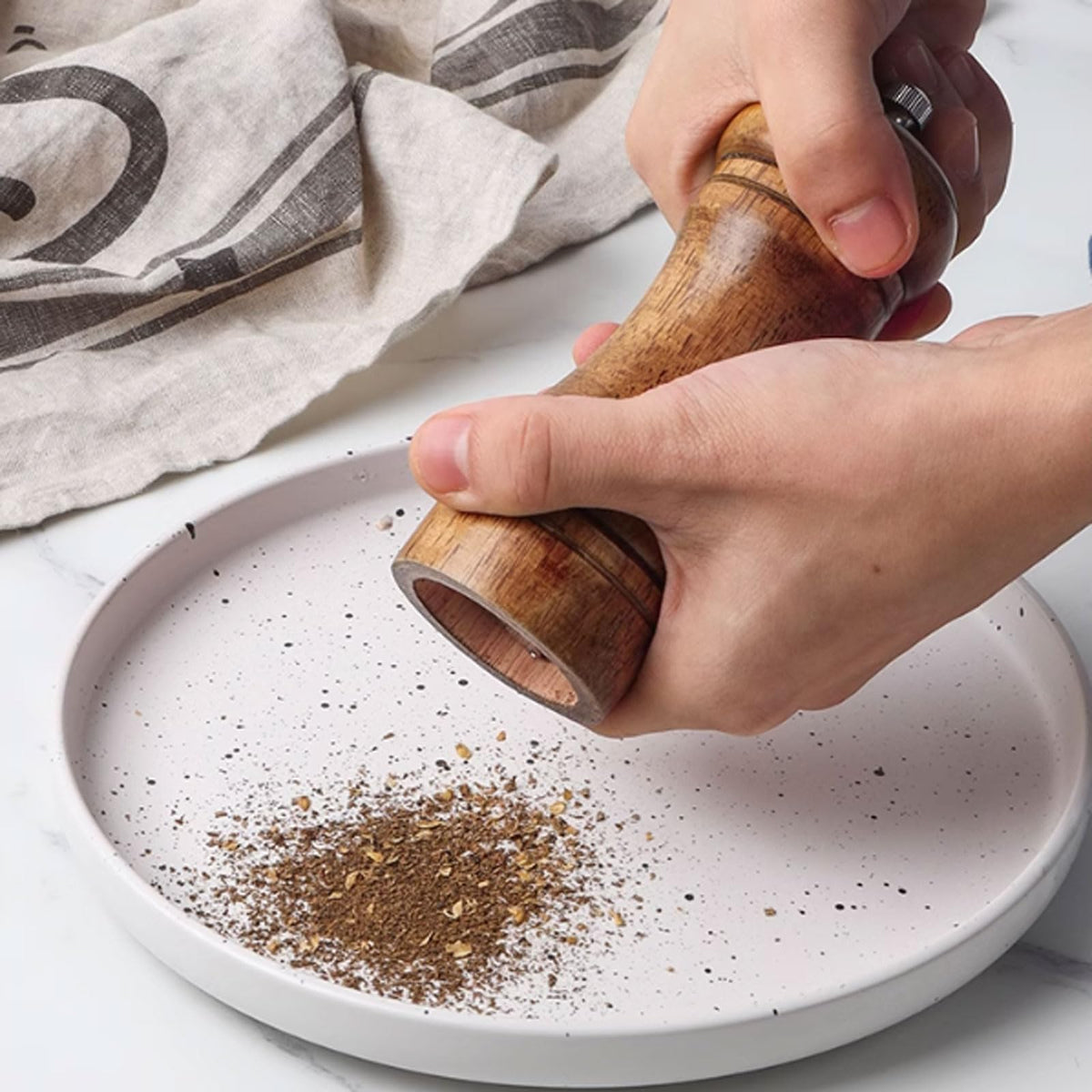 Oak Pepper Grinder with Adjustable Ceramic Core for Salt Pepper Sichuan Pepper and Seasoning Use