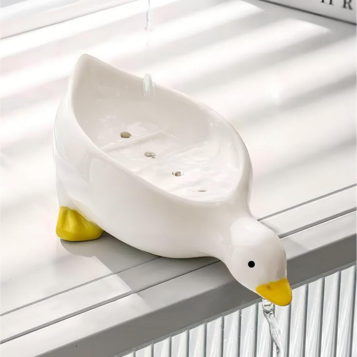 White Duck-Shaped Draining Soap Holder Made of Plastic, Non-Slip Design for Kitchen and Bathroom Countertops