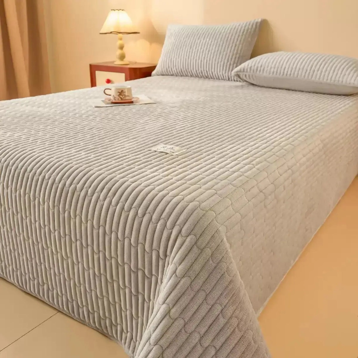 Quilt Set Lightweight Square Stitch Coverlet with Shams for All Season Use