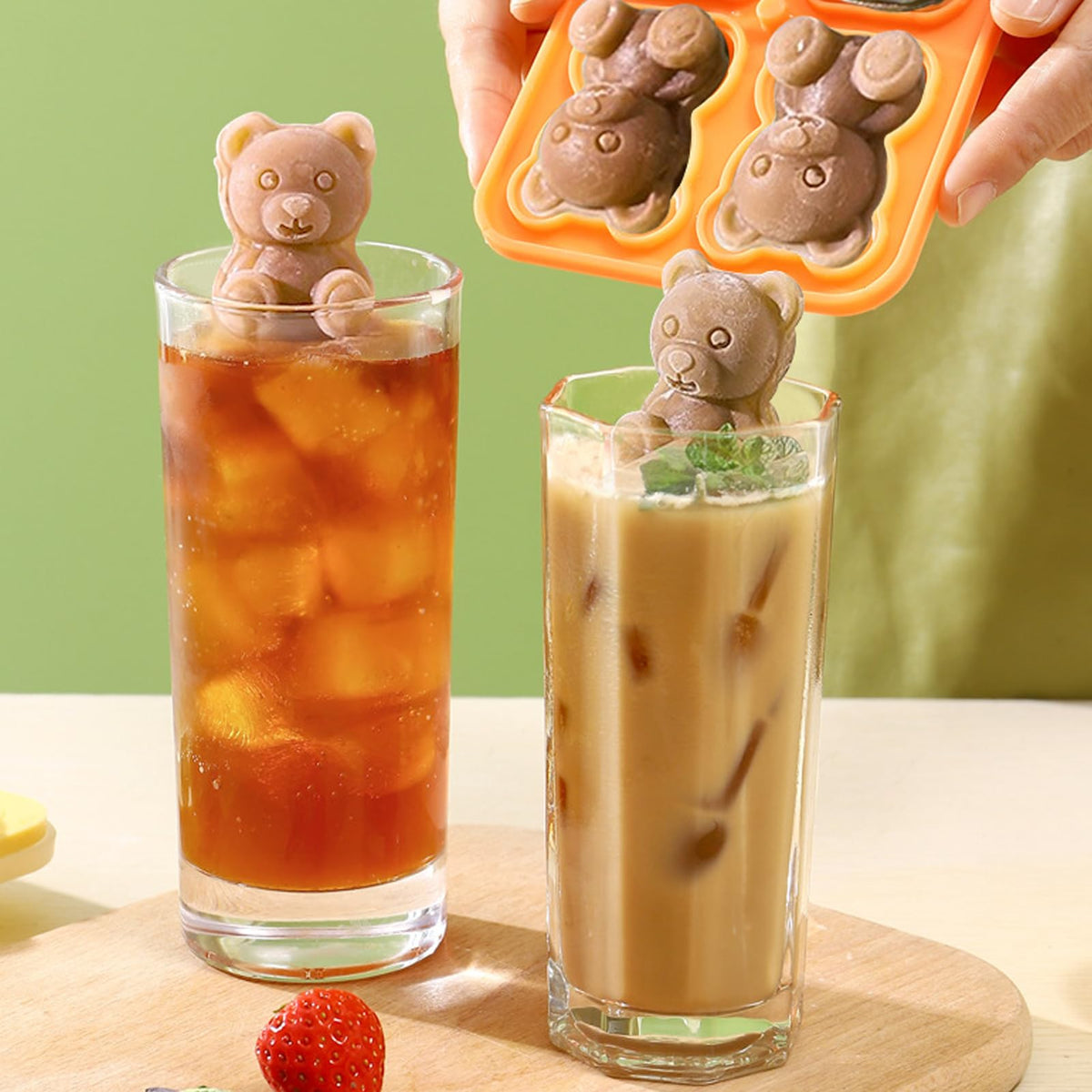 Bear Chill Ice Mold with 3D Silicone Design for Whiskey Cocktails and Creative Beverage Cooling