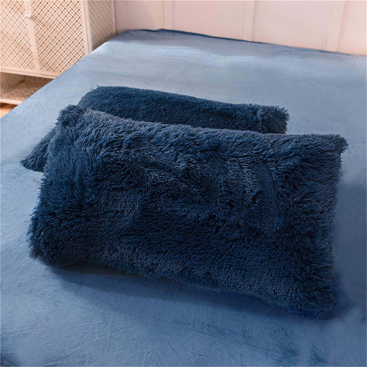Plush Duvet Cover Set with Reversible Faux Fur and Velvet Texture for Cozy Bedroom Comfort