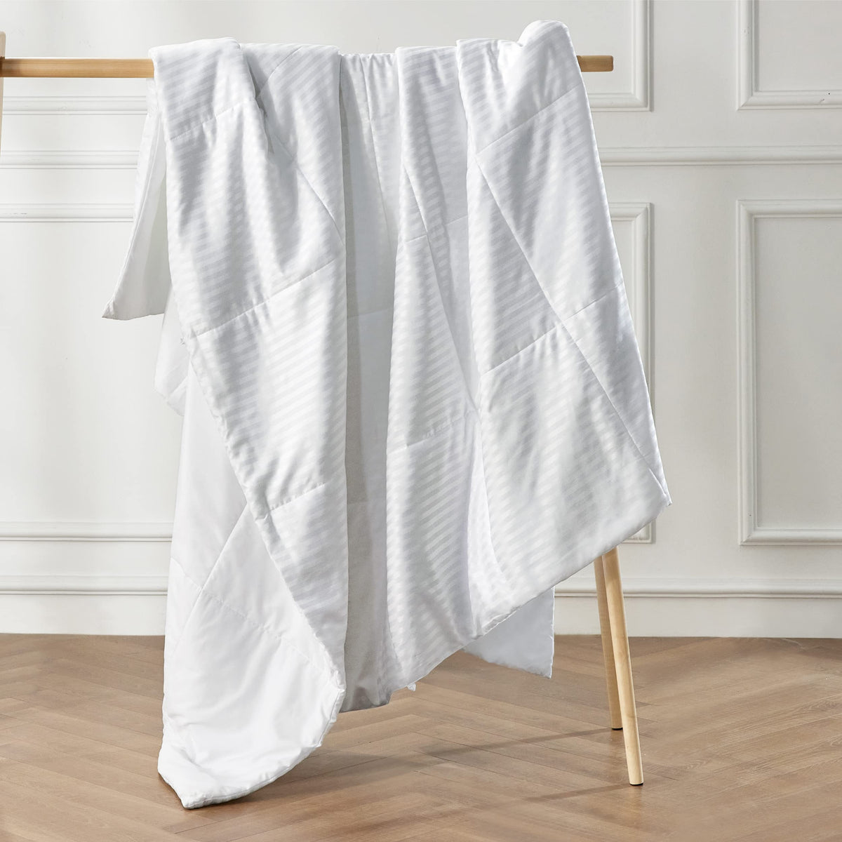 Lightweight Cooling Summer Comforter with Quilted Box Stitch and 8 Tabs for Summer Bedding Use