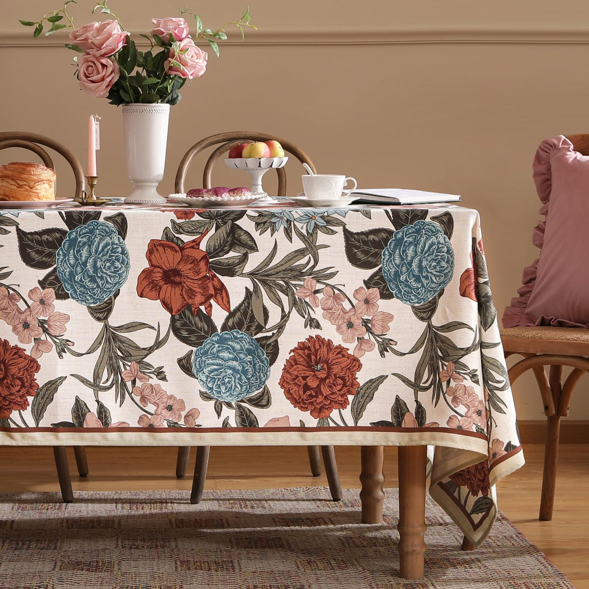 Vintage Floral Tablecloth with Polyester Fiber Design for Dining Tables and Gatherings